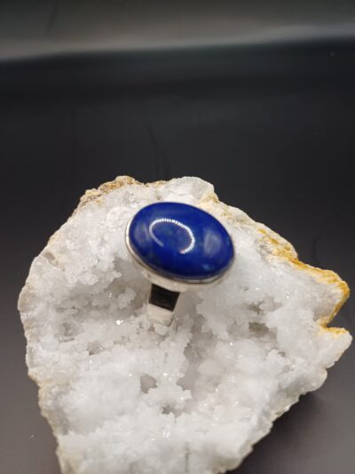 Anillo Lapislázuli óvalo mediano engarzado en plata de ley
