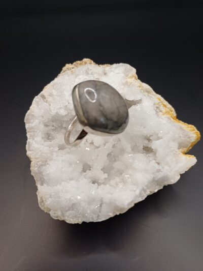Anillo Zafiro forma irregular grande