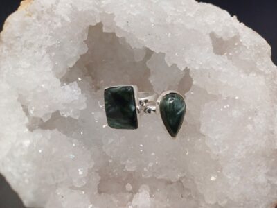 Anillo Serafinita cabujón mediano